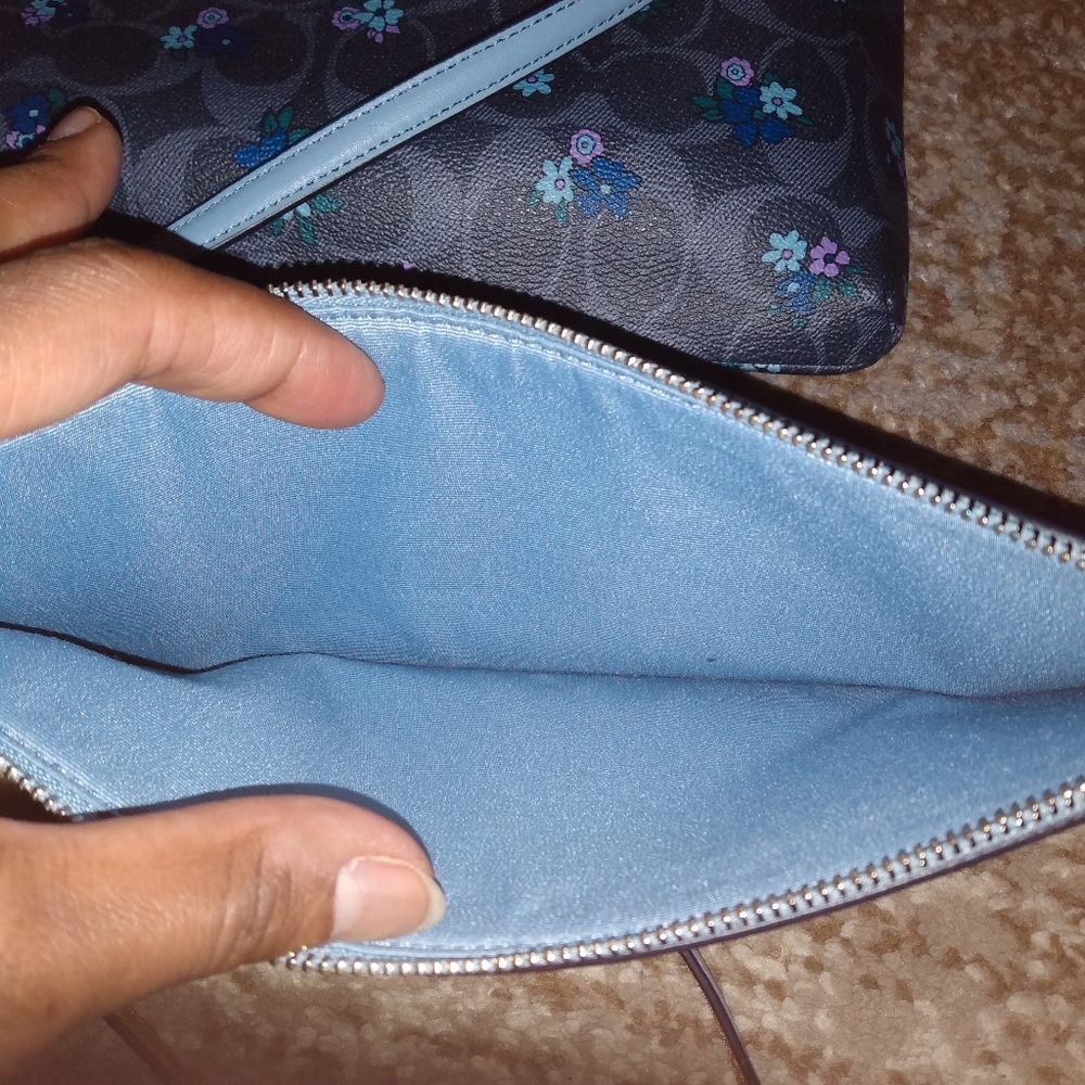 Coach Crossbody 💙🩵 - Picture 10 of 10